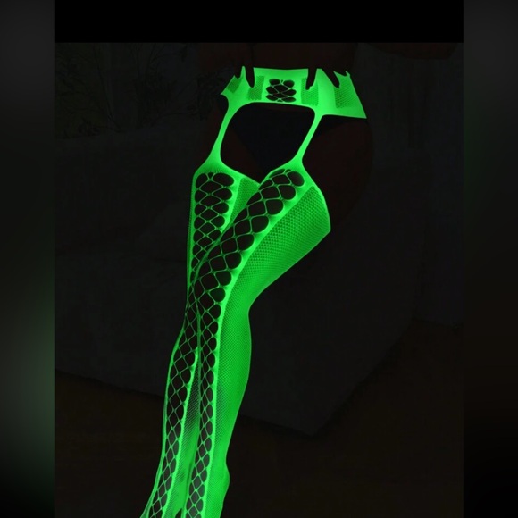 Glow in the dark green fishnet garter stockings one size nwt - Picture 3 of 10